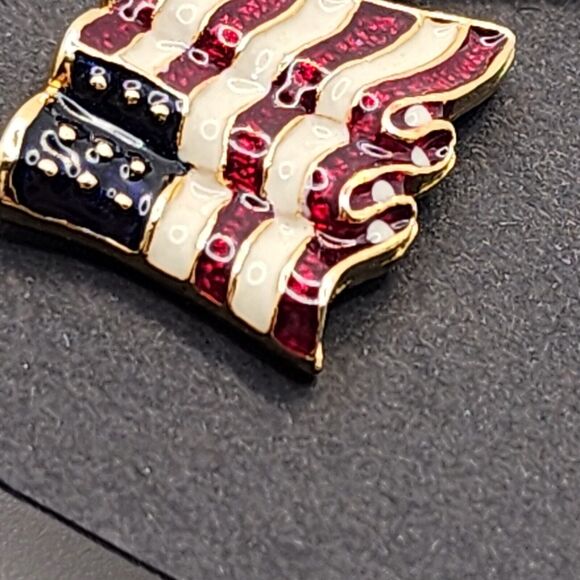 Vintage USA Waving Flags Enamel Red White Blue Gold Trim Pierced Earrings - Picture 4 of 5